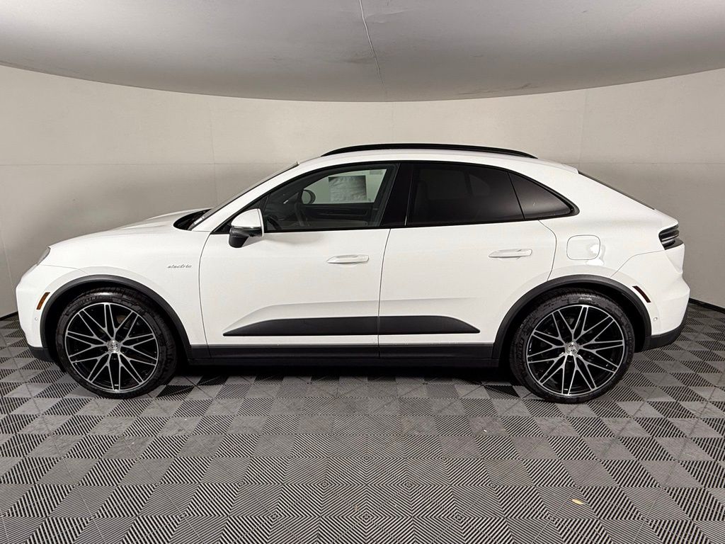 2025 Porsche Macan Electric 4 photo 2