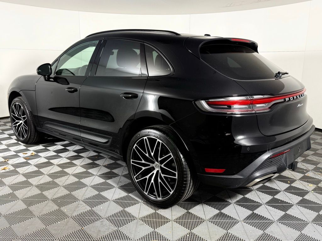 2025 Porsche Macan T photo 3