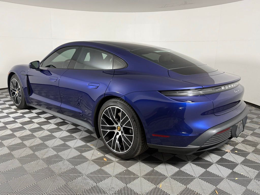 2023 Porsche Taycan photo 3