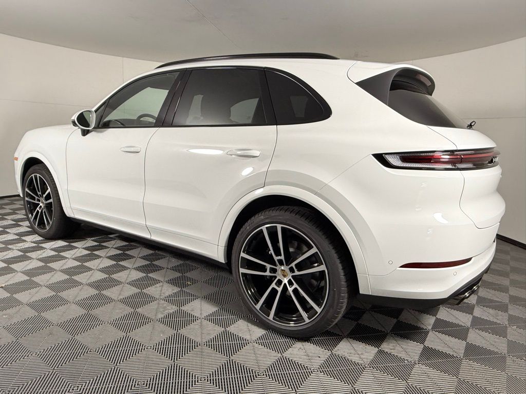 2025 Porsche Cayenne photo 3