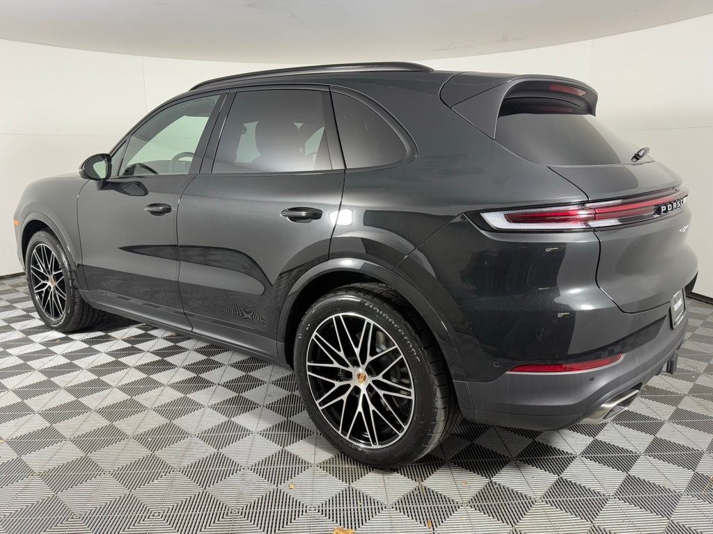 2026 Porsche Cayenne photo 2