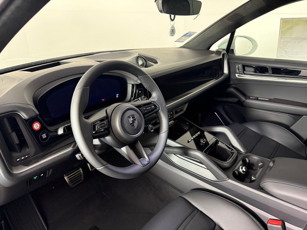 2025 Porsche Cayenne Turbo E-Hybrid photo 4