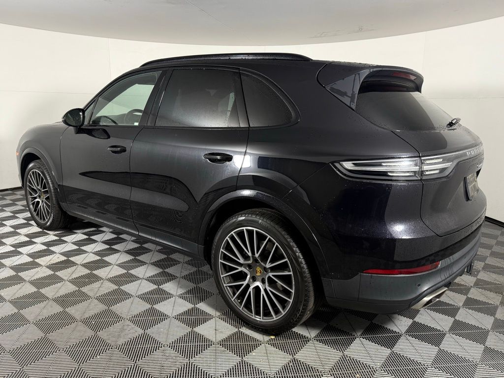 2019 Porsche Cayenne photo 2