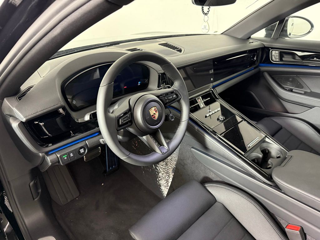 2025 Porsche Panamera 4 photo 4