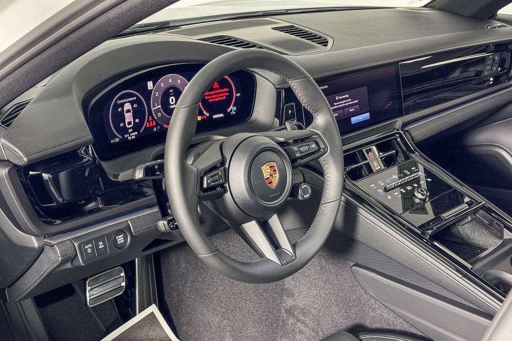 2025 Porsche Panamera 4 photo 3