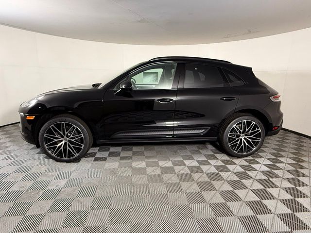 2025 Porsche Macan T photo 2