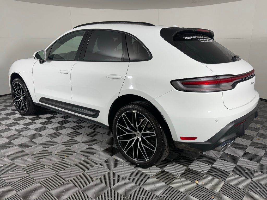 2025 Porsche Macan T photo 3