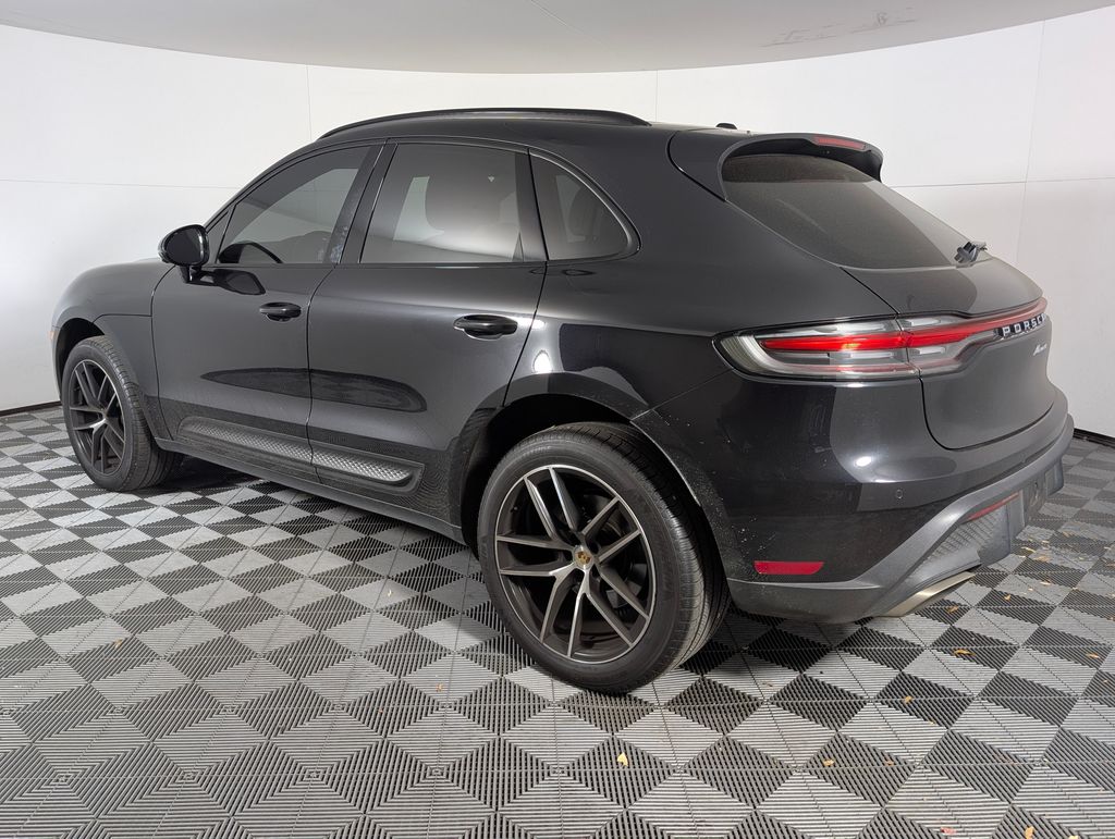 2024 Porsche Macan photo 3