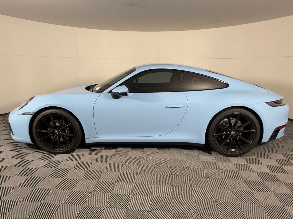 2024 Porsche 911 T 4 photo 2