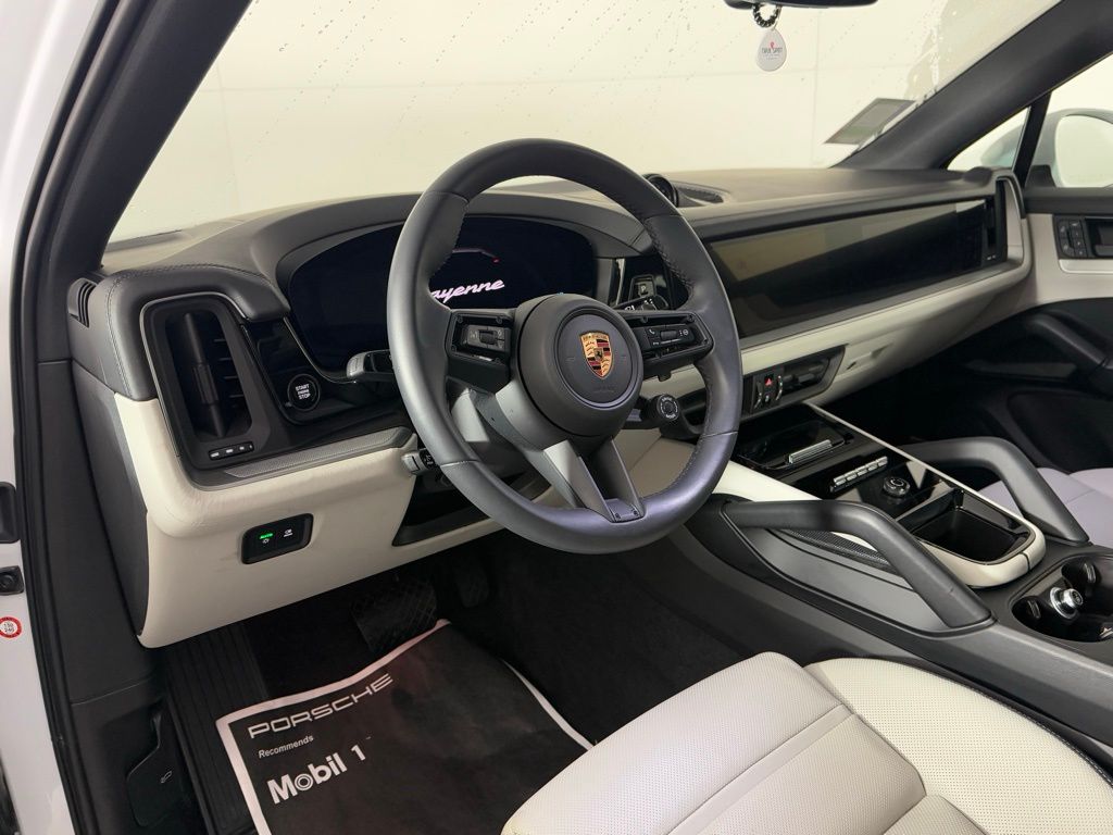2025 Porsche Cayenne Coupe photo 4