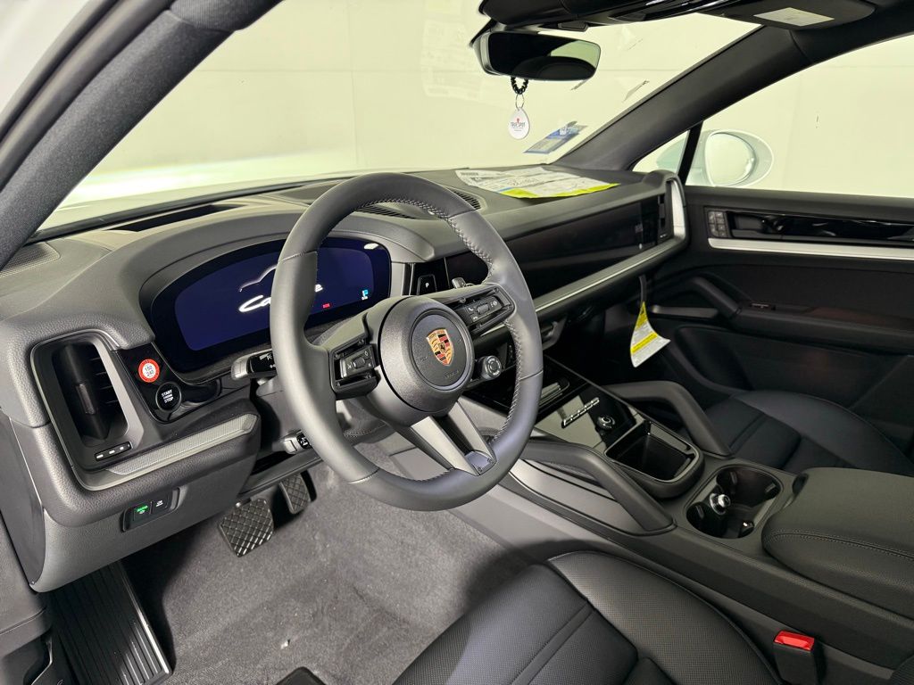 2025 Porsche Cayenne Hybrid Coupe photo 4