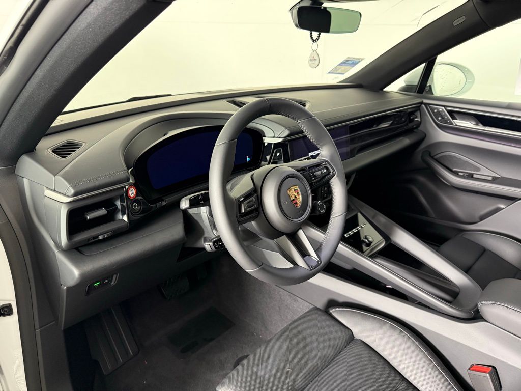 2025 Porsche Macan Electric photo 4