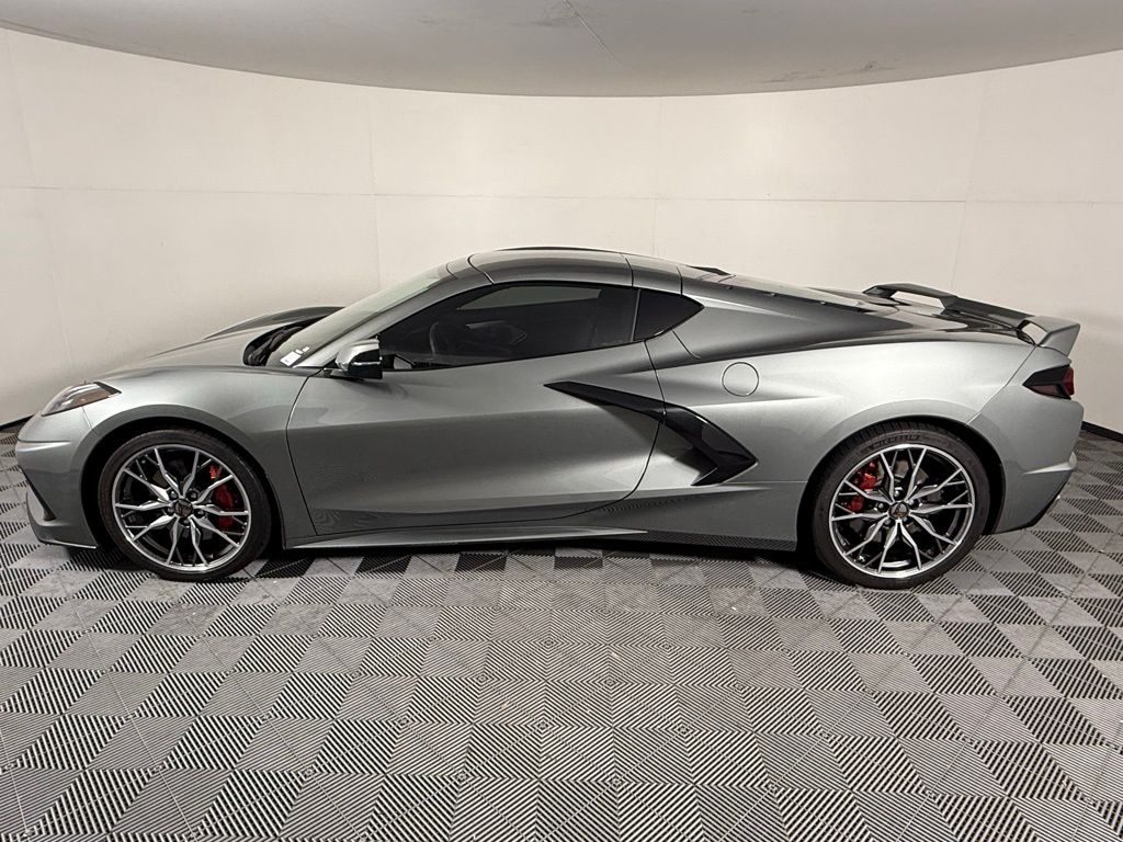 2023 Chevrolet Corvette Stingray 2LT photo 2
