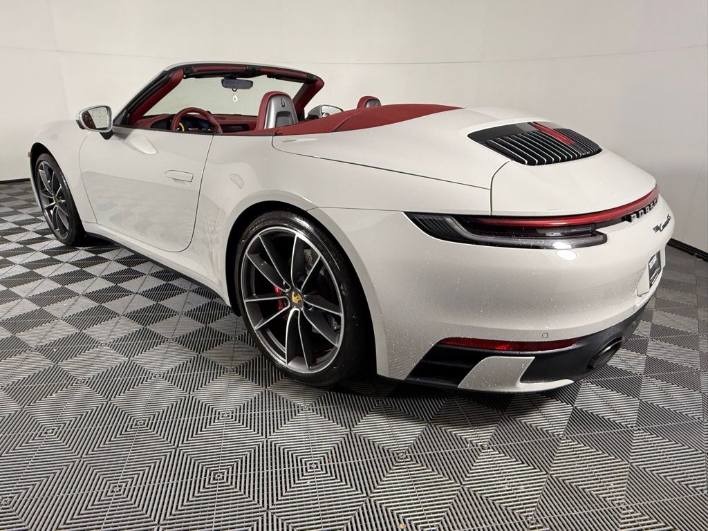 2022 Porsche 911 4S Cabriolet photo 3