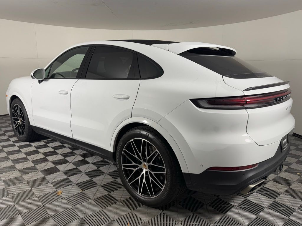 2025 Porsche Cayenne Coupe photo 3
