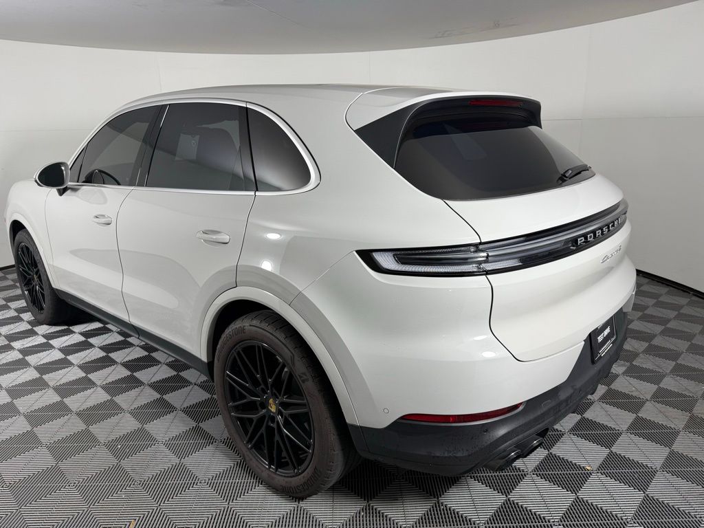 2024 Porsche Cayenne S photo 3