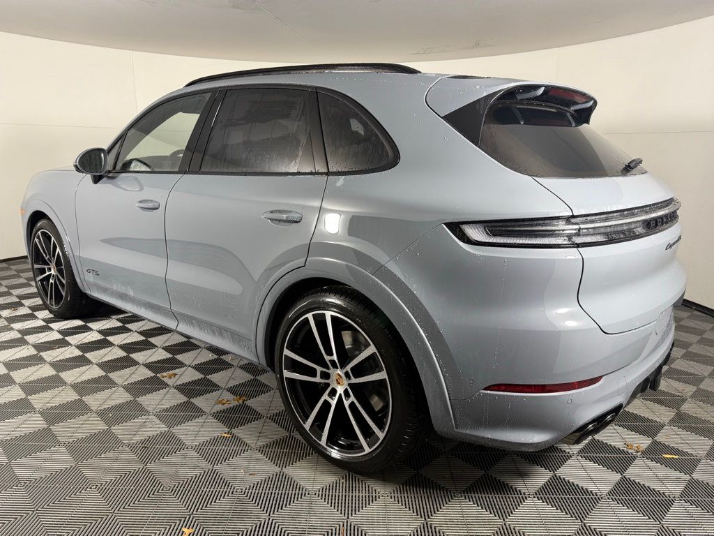 2026 Porsche Cayenne GTS photo 3