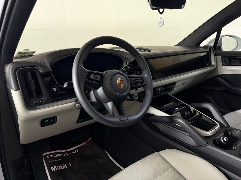 2025 Porsche Cayenne photo 4