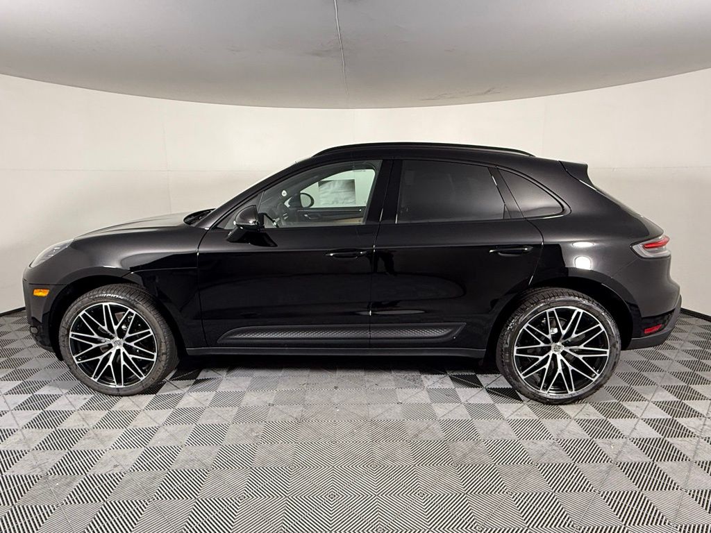 2025 Porsche Macan S photo 2