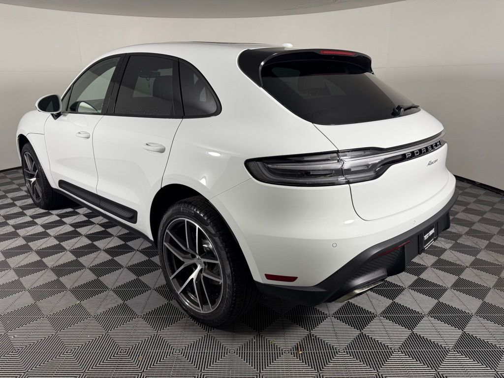 2025 Porsche Macan T photo 3
