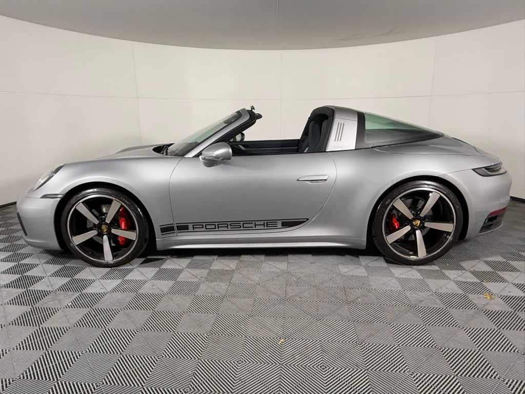 2024 Porsche 911 Targa 4 GTS photo 2