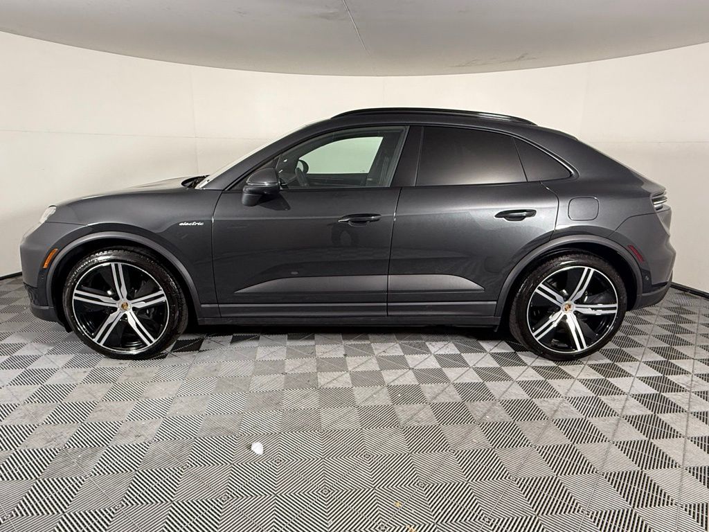 2024 Porsche Macan Electric 4 photo 2