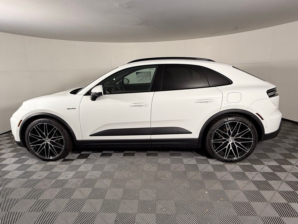 2025 Porsche Macan Electric photo 2