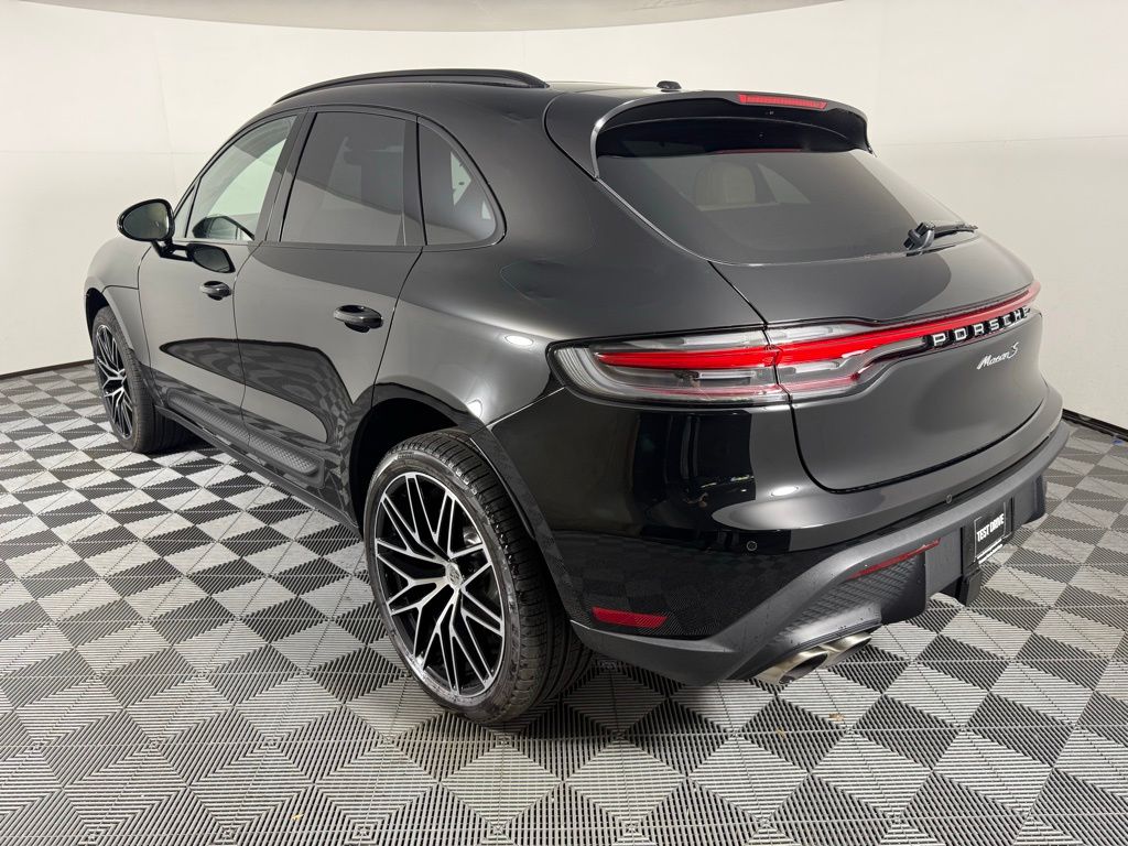 2025 Porsche Macan S photo 3