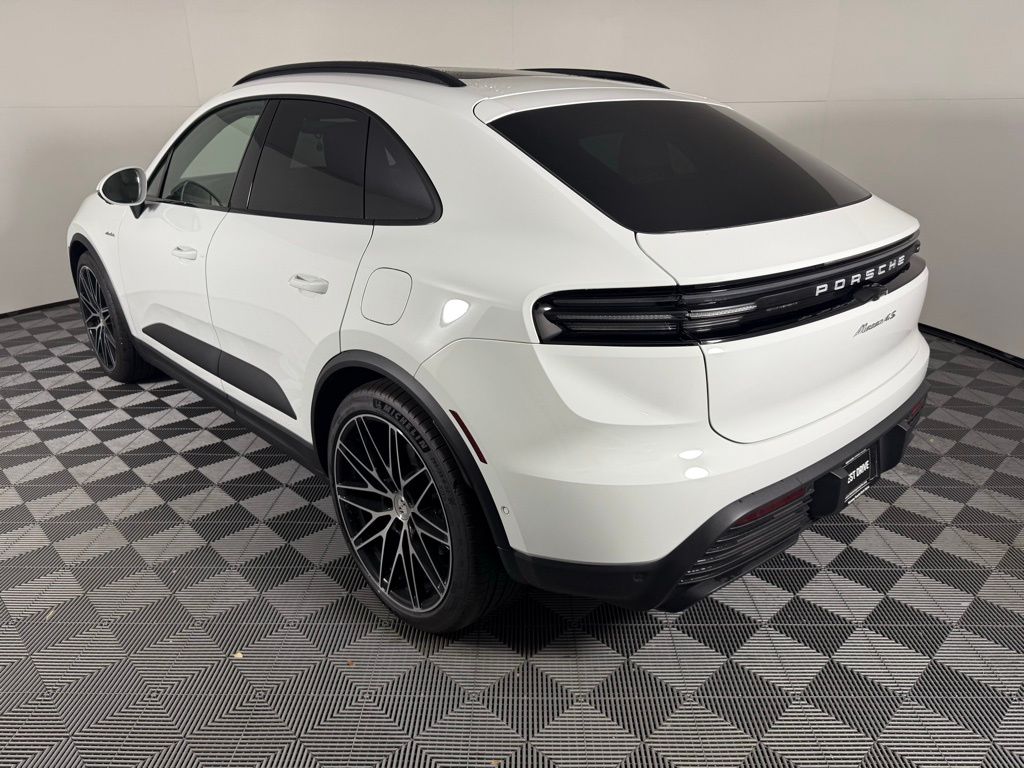 2025 Porsche Macan Electric photo 3