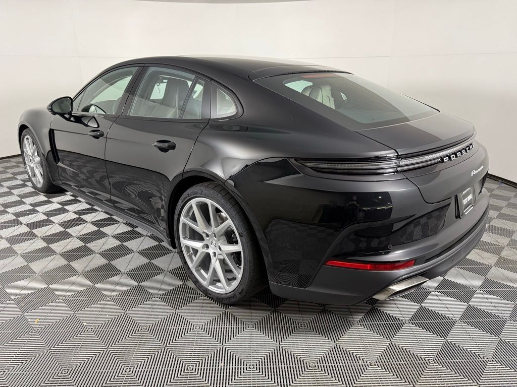 2025 Porsche Panamera 4 photo 3