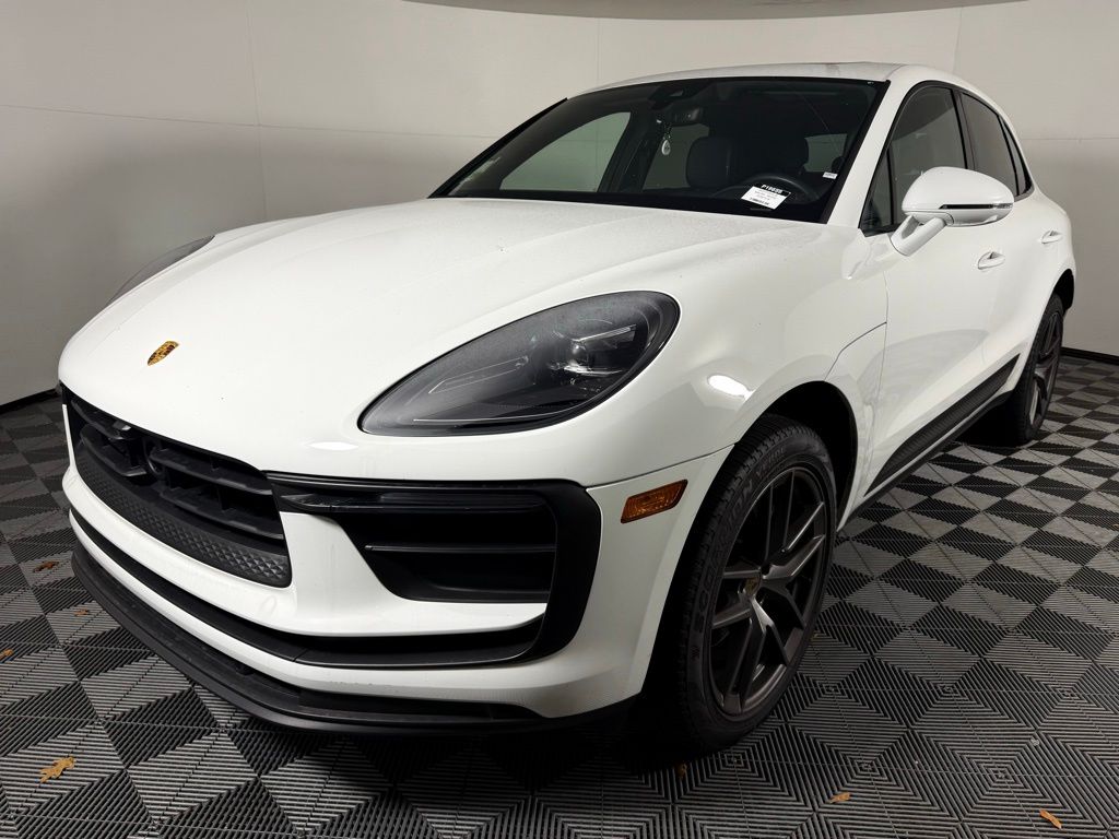2023 Porsche Macan Base's photo