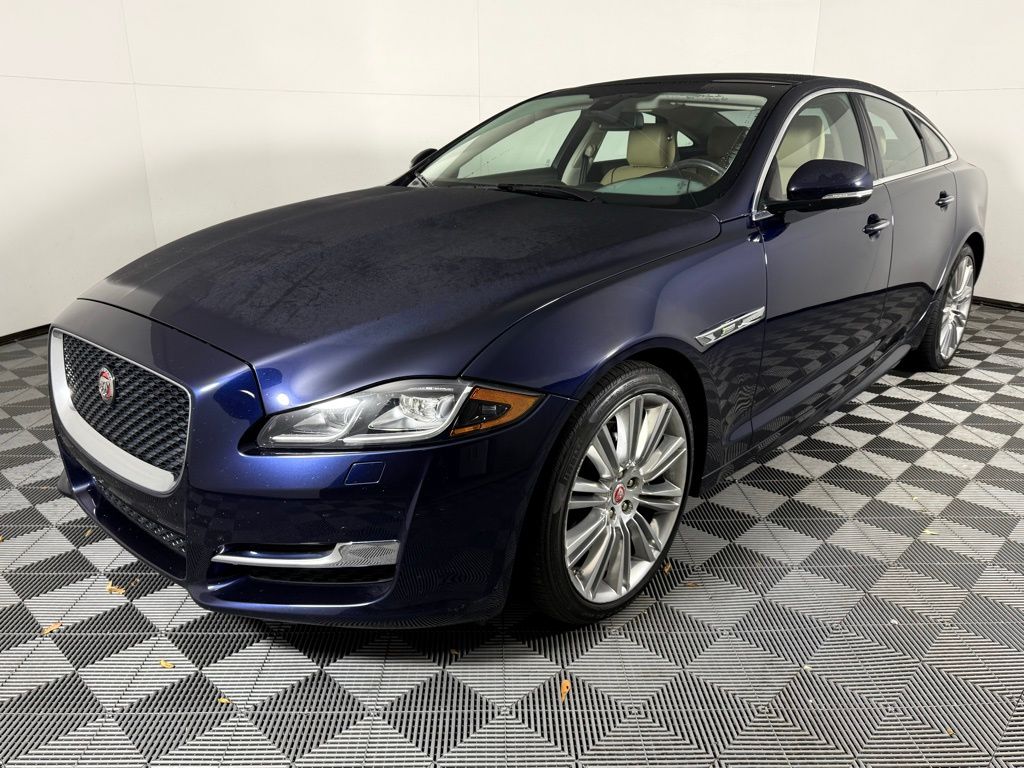 2016 Jaguar XJ R-Sport
