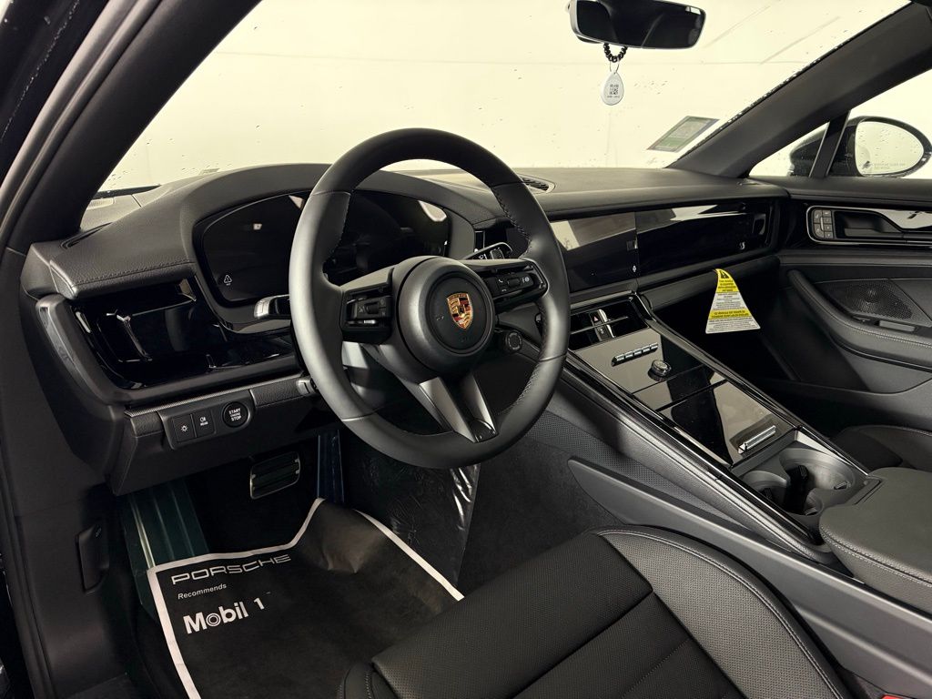2026 Porsche Panamera 4 photo 4