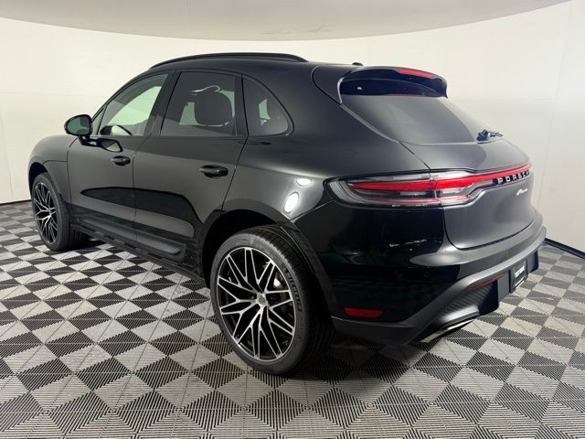 2025 Porsche Macan T photo 3