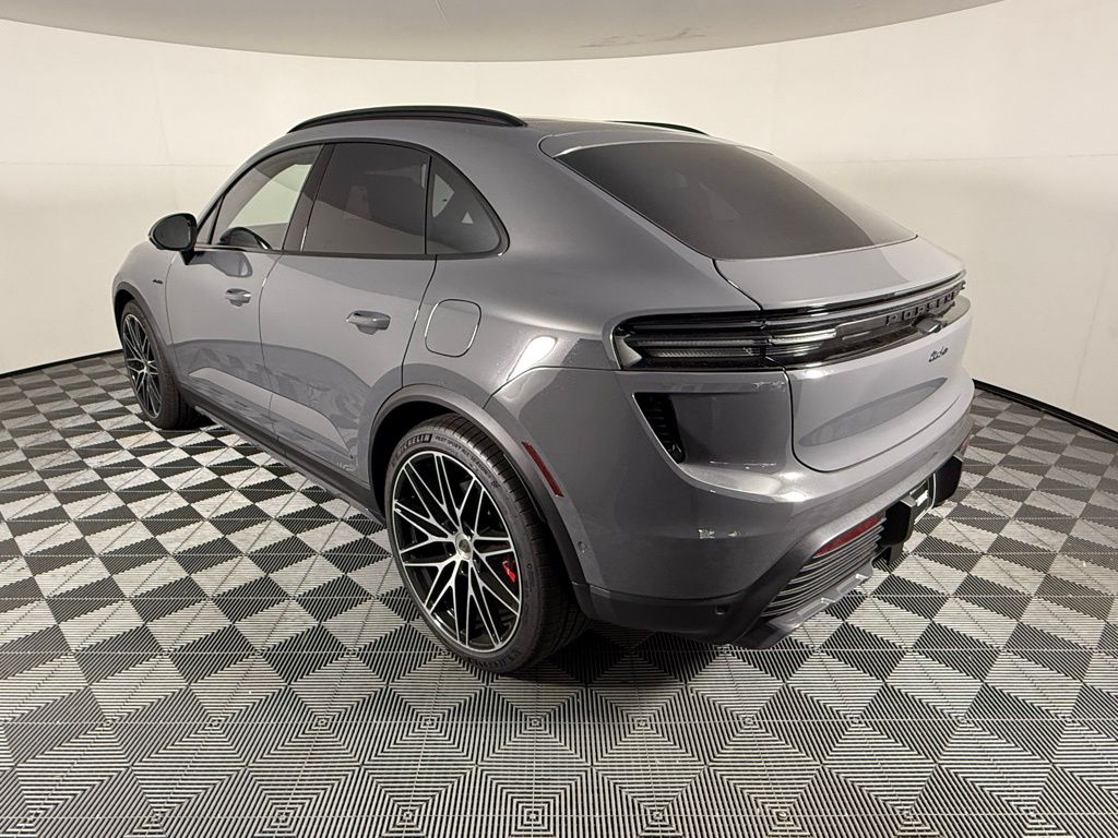 2025 Porsche Macan Electric Turbo photo 3
