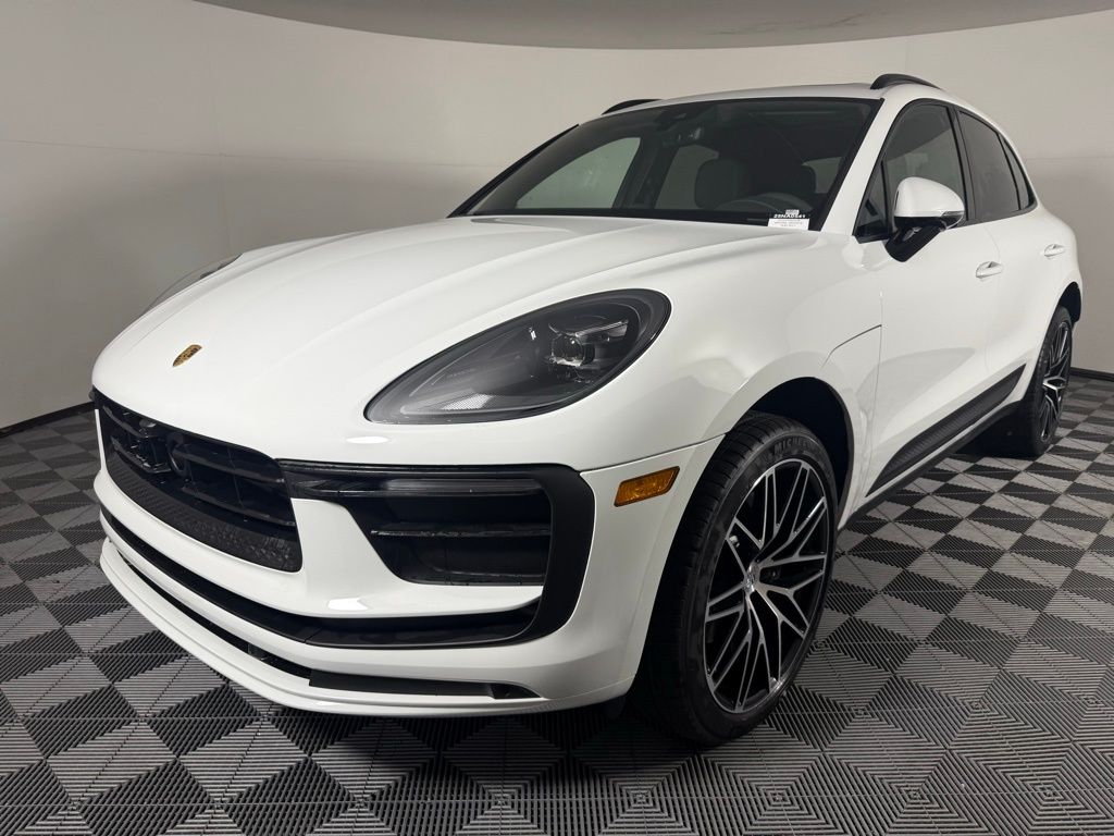 2025 Porsche Macan Base