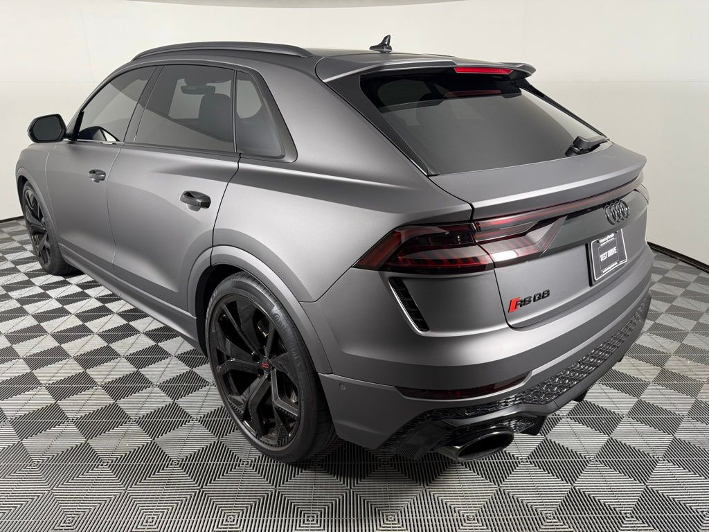 2023 Audi RS Q8 photo 3