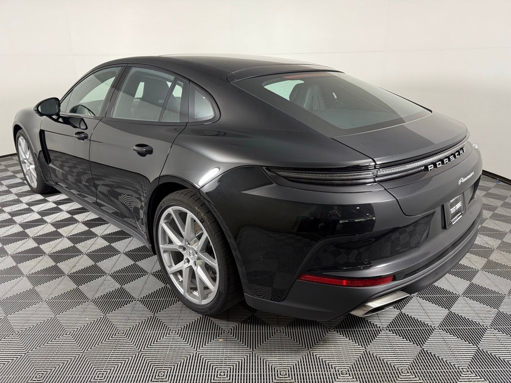 2025 Porsche Panamera 4 photo 3