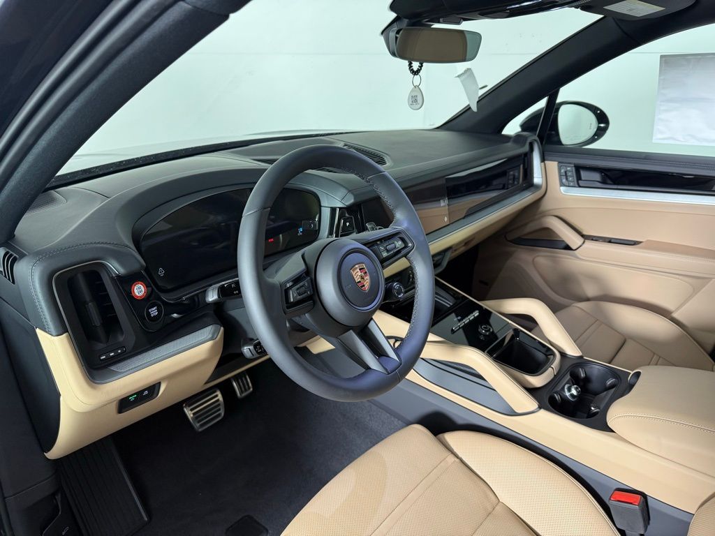 2025 Porsche Cayenne S photo 2
