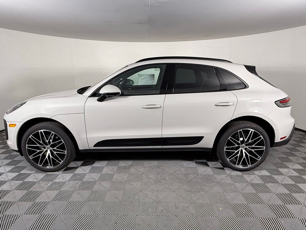 2025 Porsche Macan T photo 2