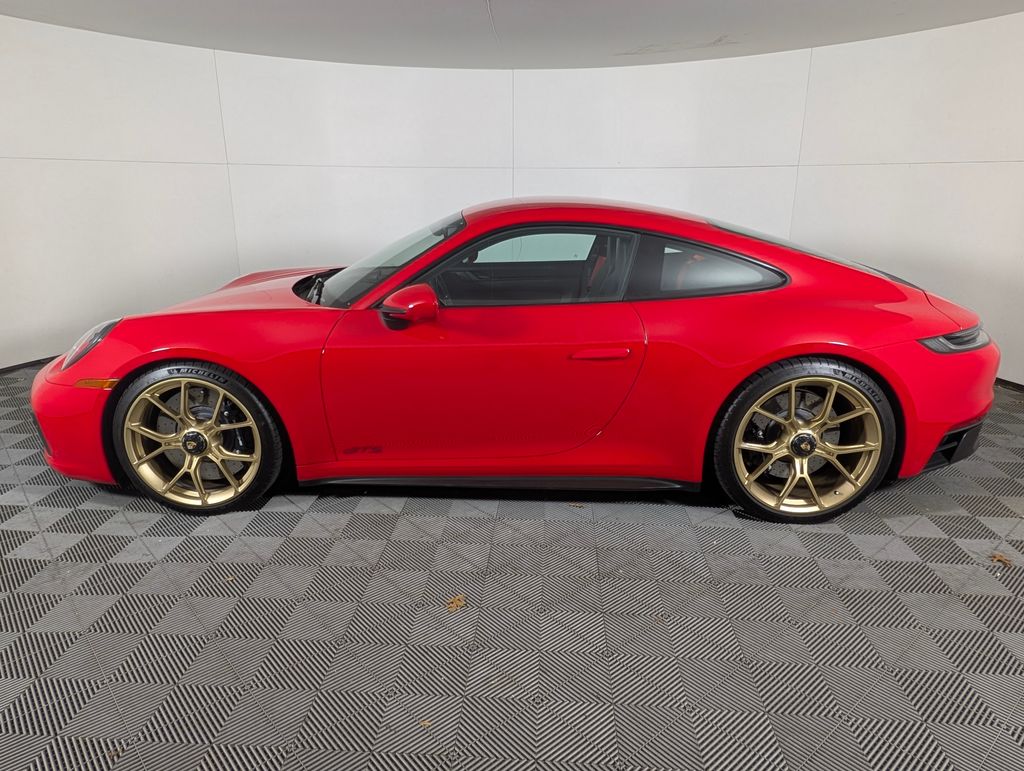 2022 Porsche 911 GTS photo 2