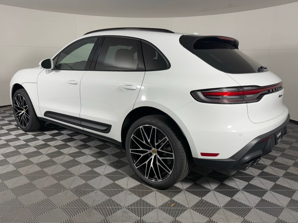2026 Porsche Macan T photo 3