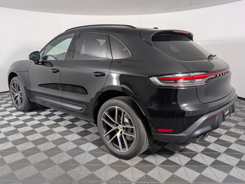 2026 Porsche Macan T photo 3