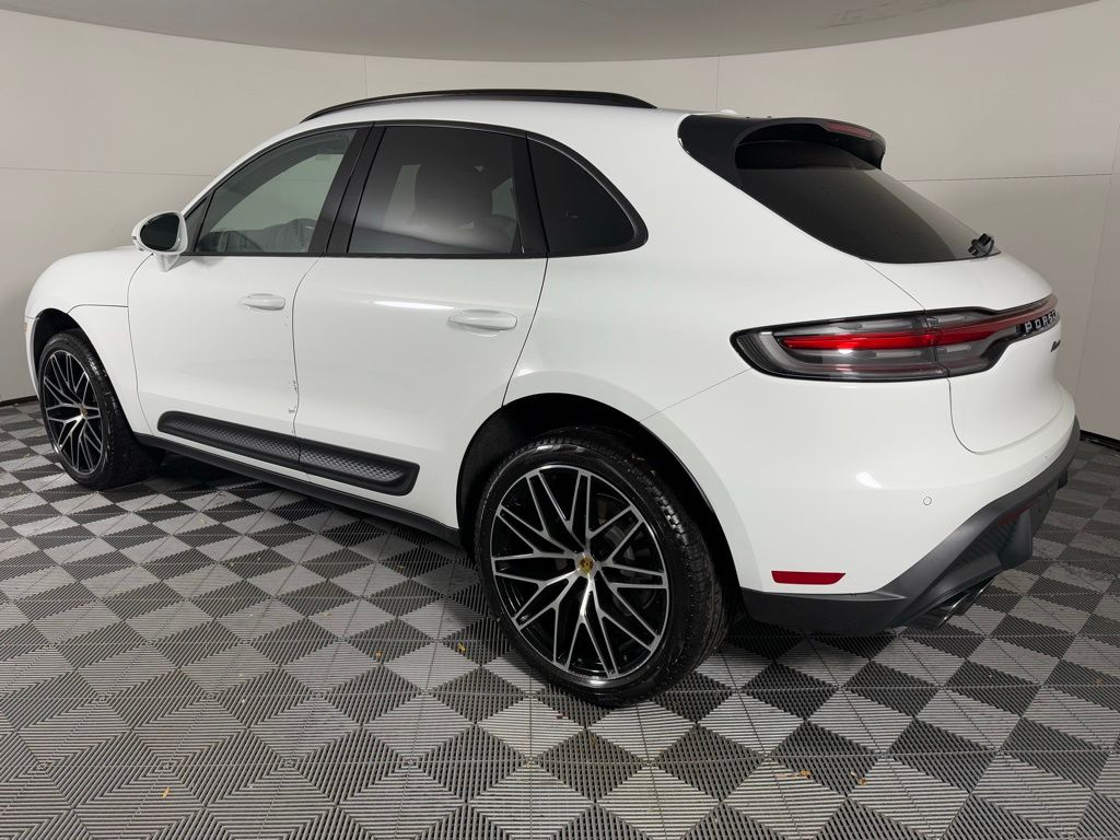 2026 Porsche Macan T photo 3