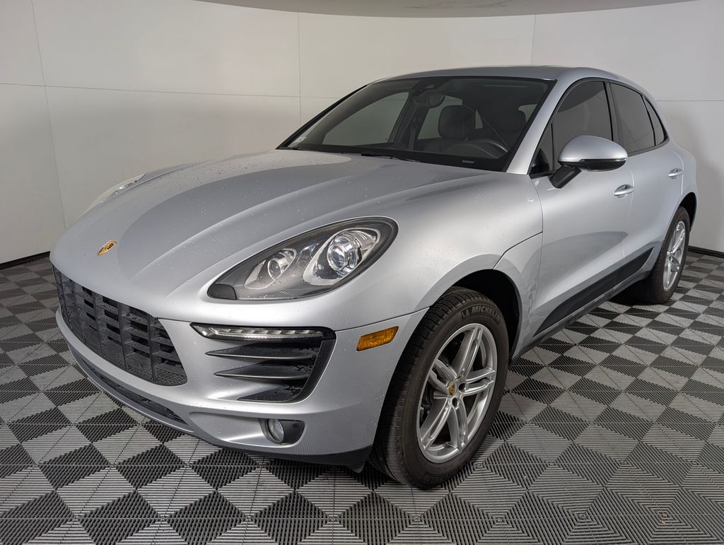 2017 Porsche Macan Base's photo