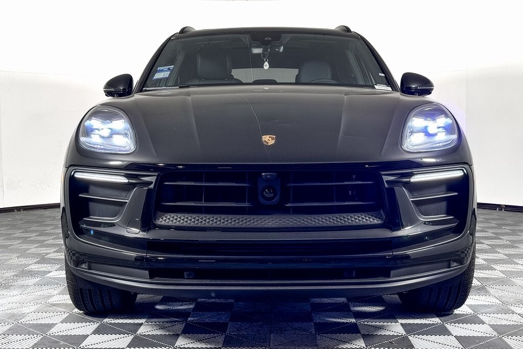 2025 Porsche Macan photo 3