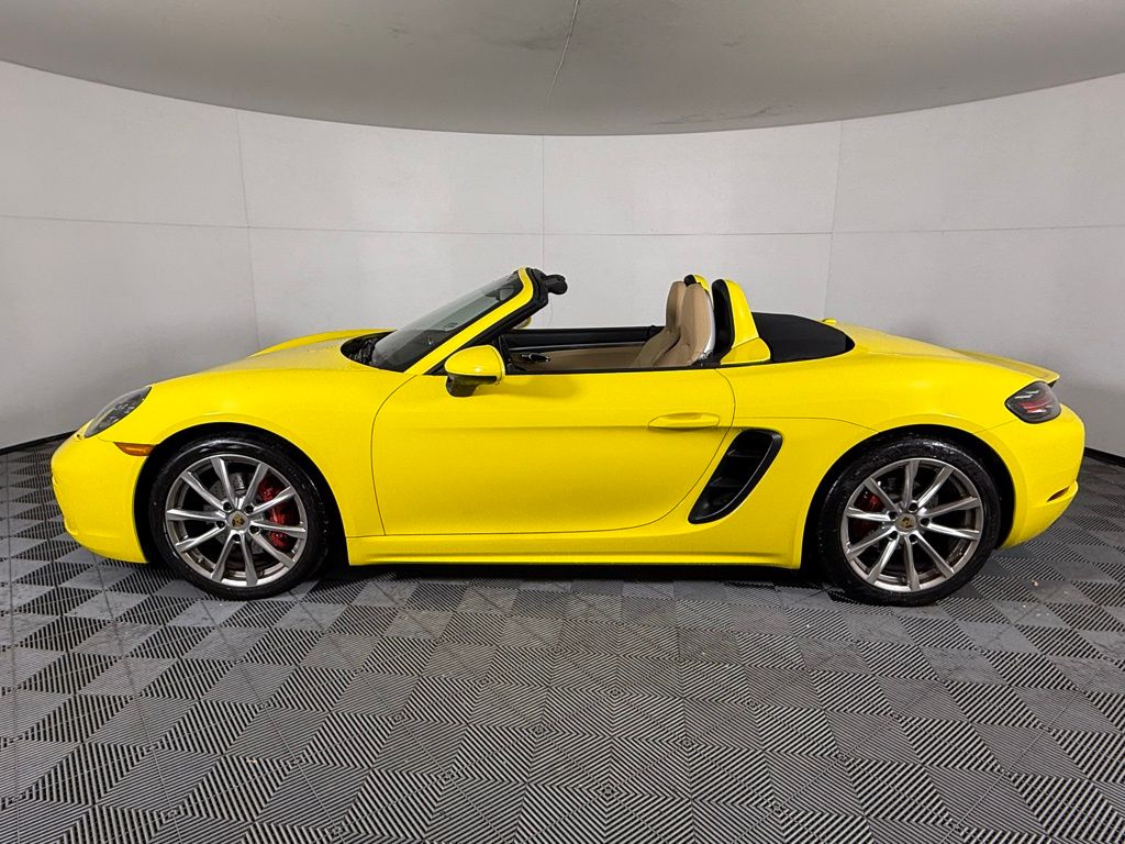 2022 Porsche Boxster S photo 2