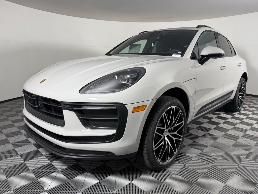 2025 Porsche Macan Base