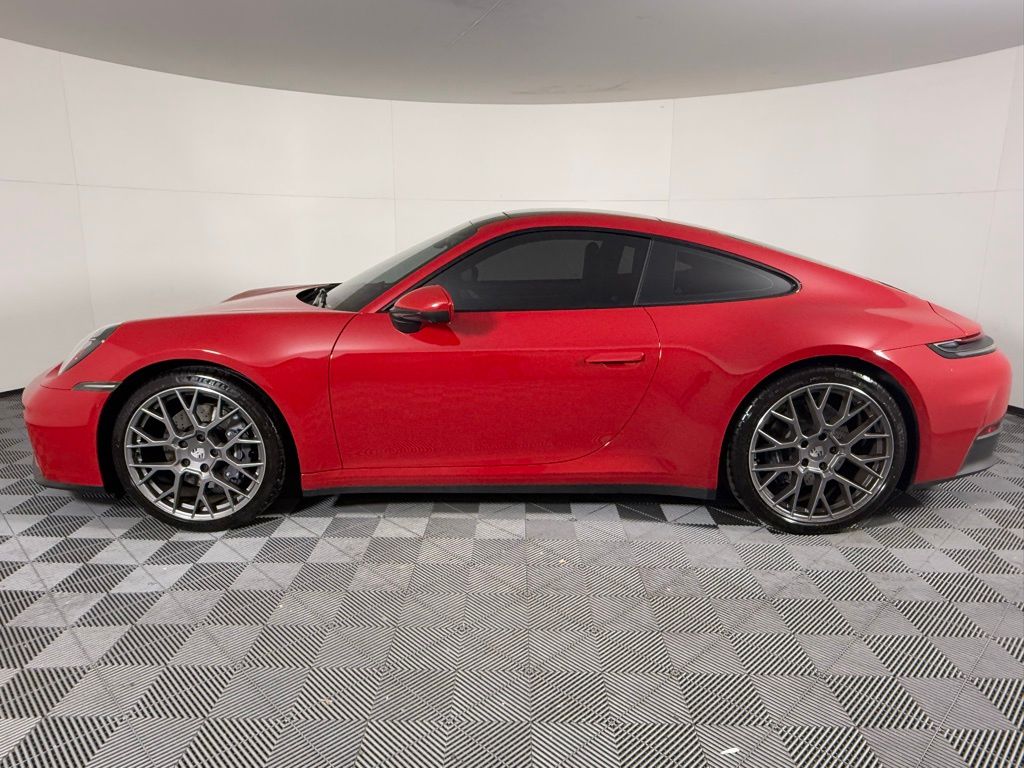 2025 Porsche 911 photo 2