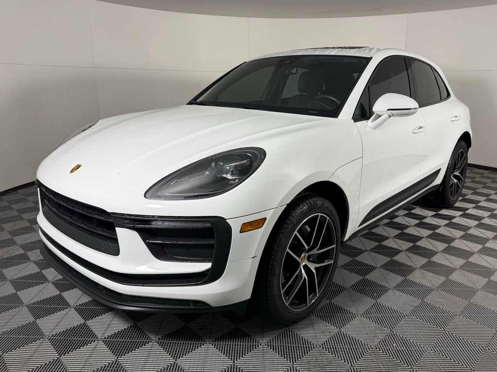 2022 Porsche Macan Base